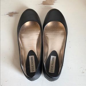 Steve Madden Black Flats